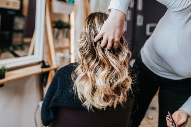 Coiffeuse pour femme